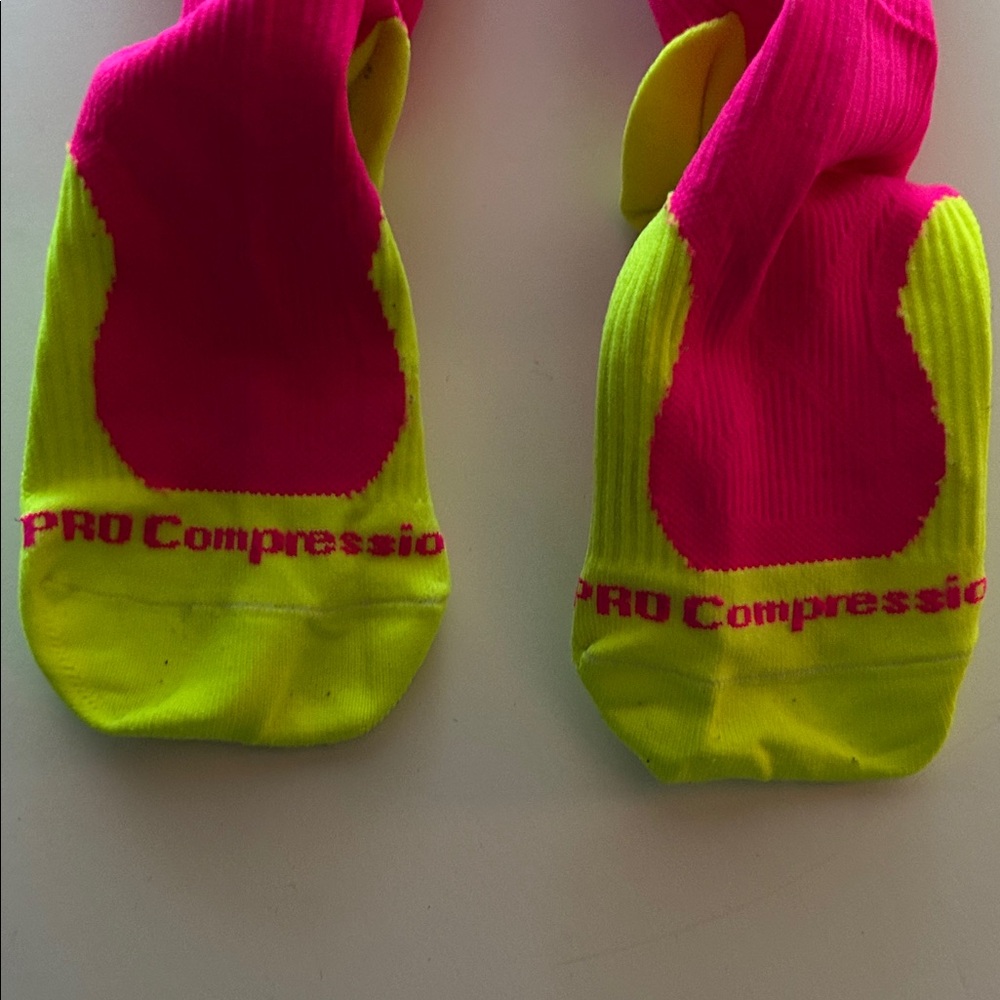 | Pro Compression | Knee-High Compression Socks - Picture 6 of 7